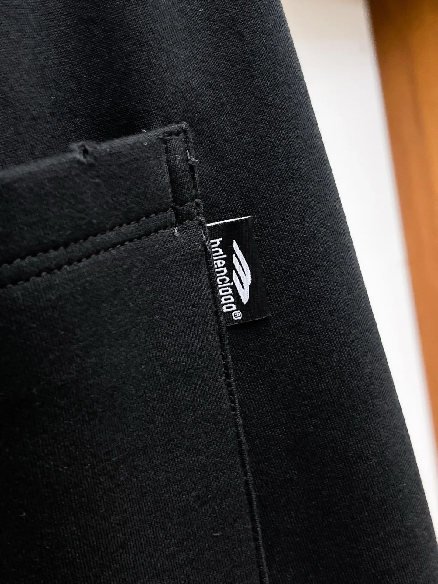 Balenciaga 🆕2026 Autumn and Winter New Arrival Casual Pants! The official website will be released simultaneously. Brand Classic LOGO casual pants, customized fabrics, excellent comfort and strong touch. Highly recognisable, perfect appearance and craftsmanship. Size:M-3XL